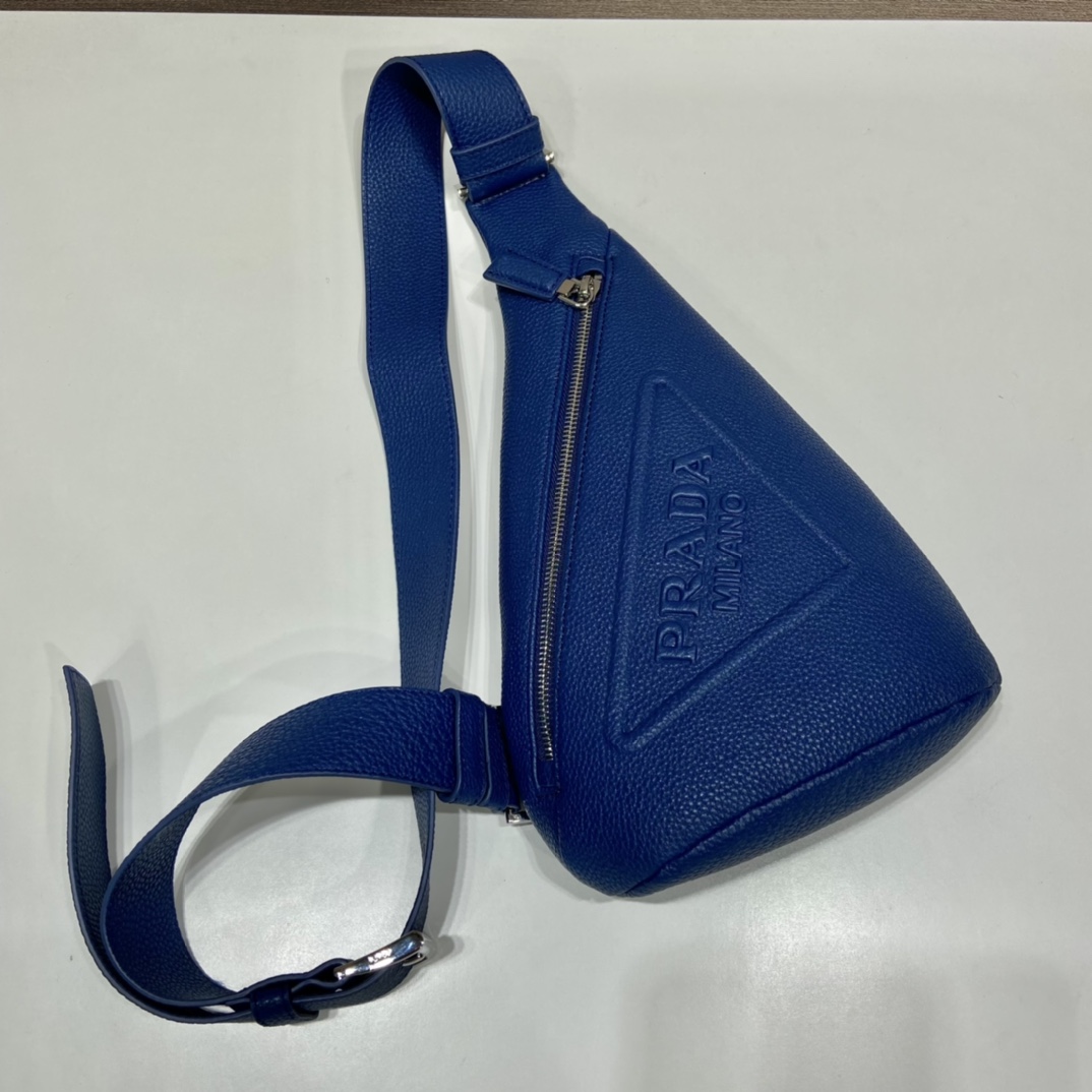 𝐏𝐑𝐀𝐃𝐀  New Chest Bag 2VZ092