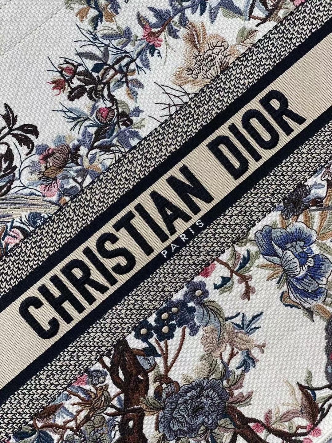 DIOR TOTE Magpie White Limited Edition Collection