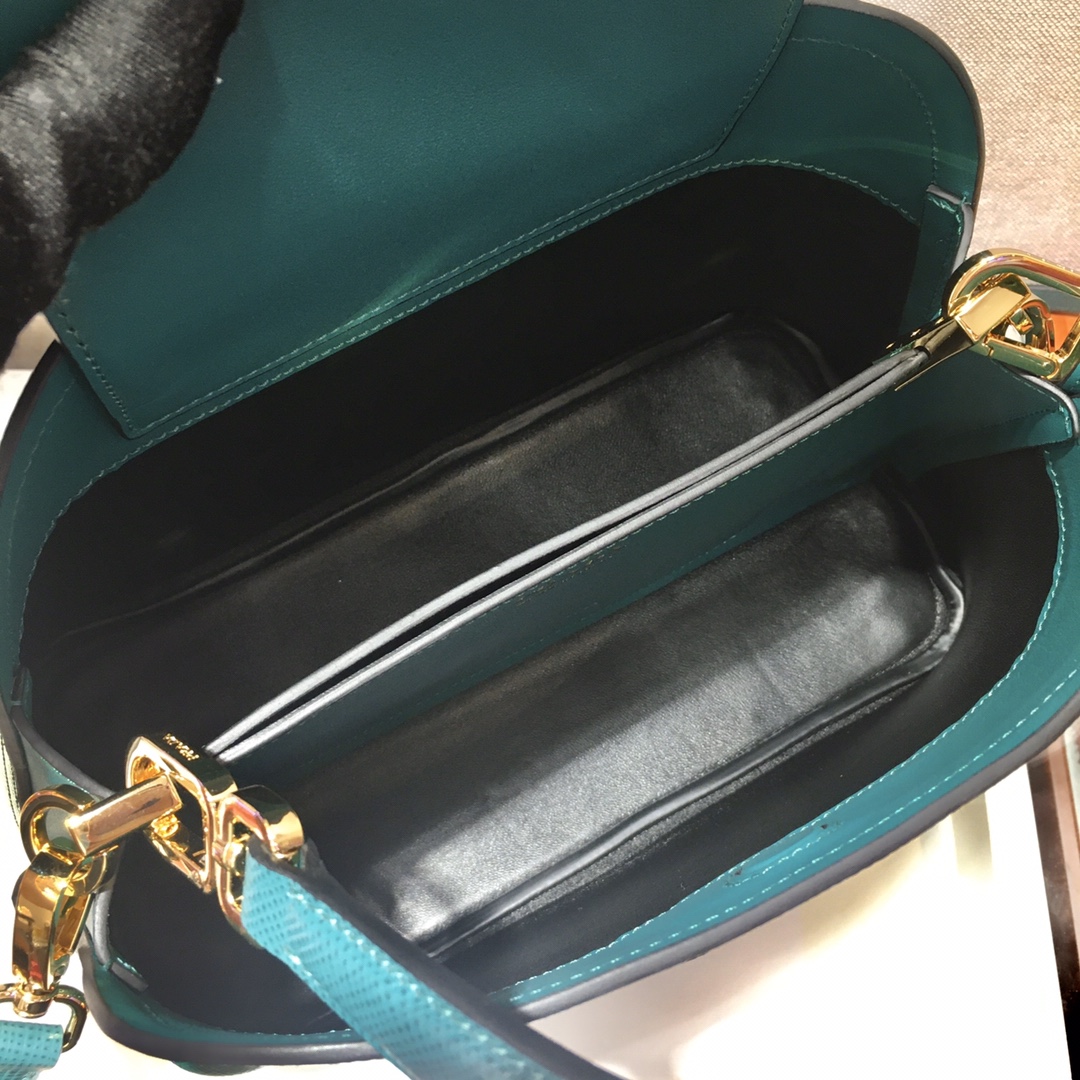 𝐏𝐑𝐀𝐃𝐀 Matinee Handbag 1BA282