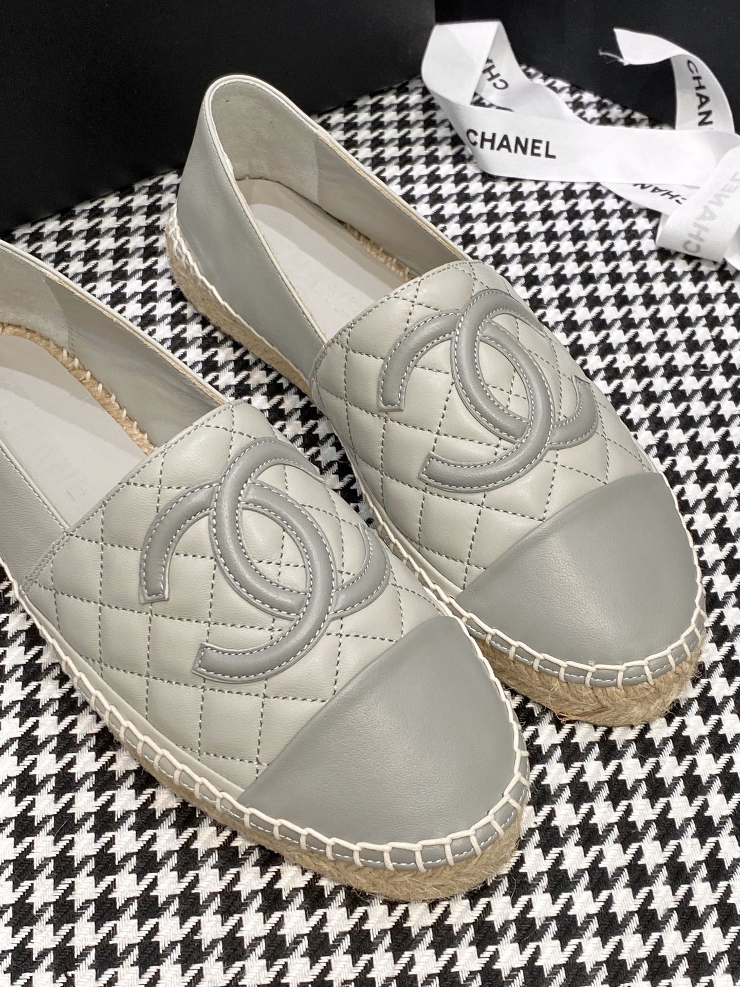 CHANEL fisherman shoes Chanel classic version of the original injection of rubber translucent rubber original color hemp sole