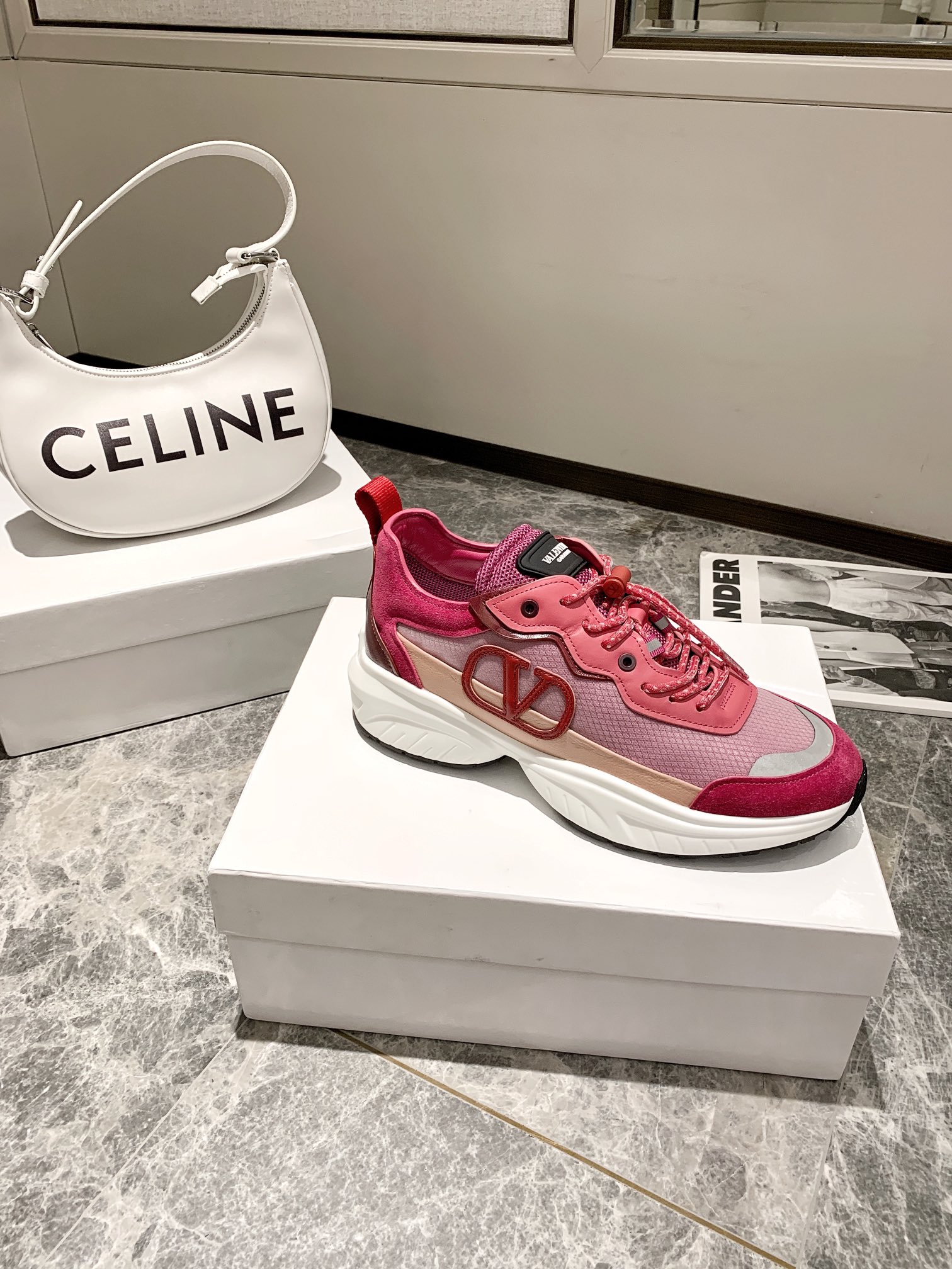 【Valentino】𝟐𝟎𝟐𝟏/𝐒𝐒 𝐧𝐞𝐰 Valentino 2022 ss spring-summer collection of new old man shoes