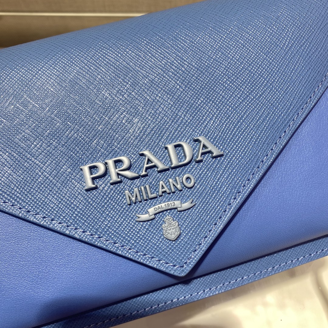 𝐏𝐑𝐀𝐃𝐀 Crossbody bag 1BP020