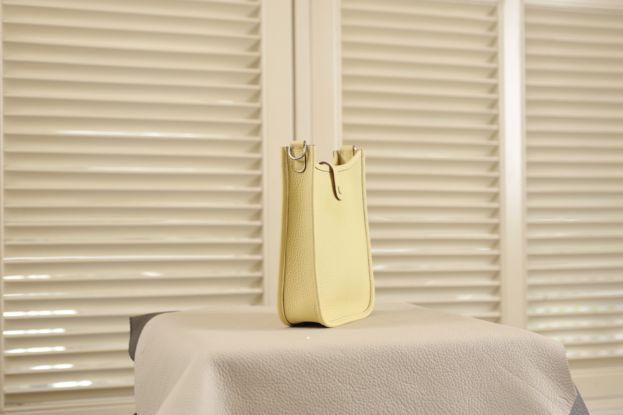 evelyne chick yellow silver buckle TC