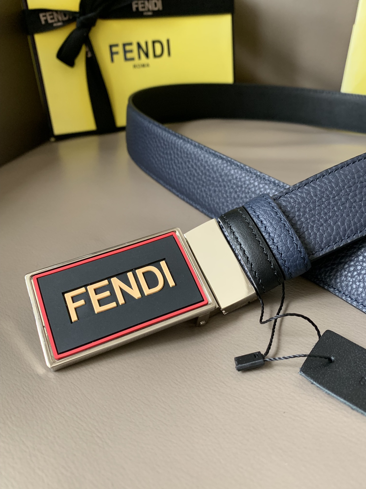 FENDI men's casual reversible belt