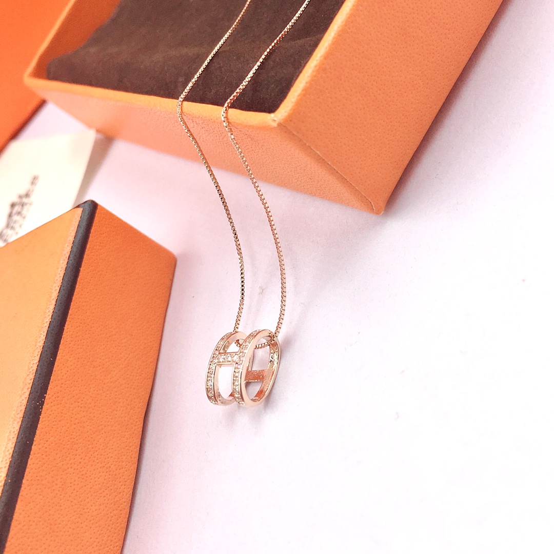 Hermes necklace