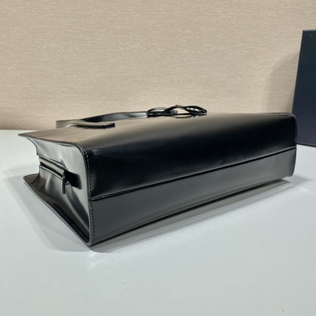 𝐏𝐑𝐀𝐃𝐀 New shopping bag 1BA350