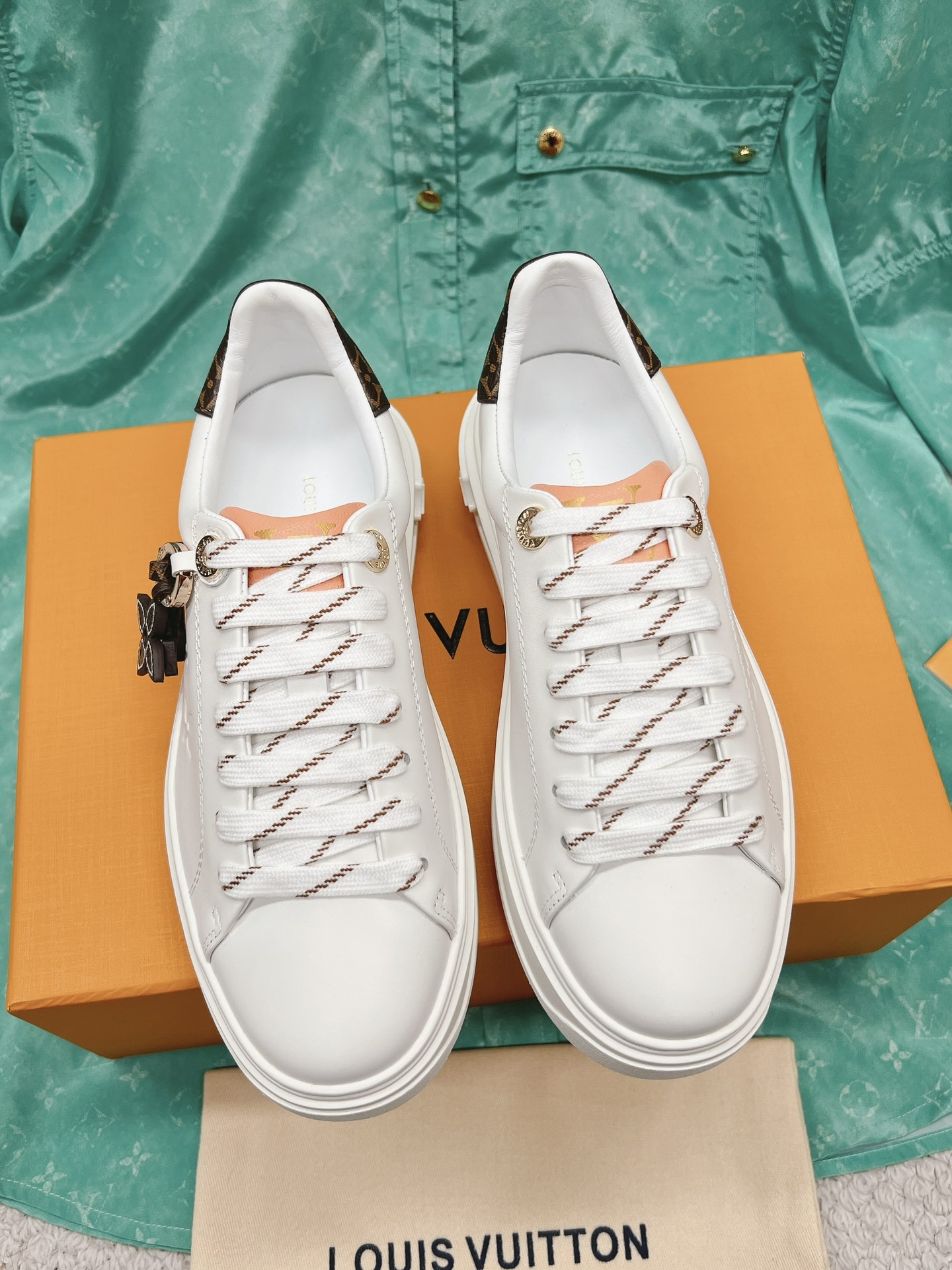 Louis Vuitton x Yayoi Kusama cooperation model classic white shoes 𝐓𝐢𝐦𝐞 𝐨𝐮𝐭 wave point sneakers