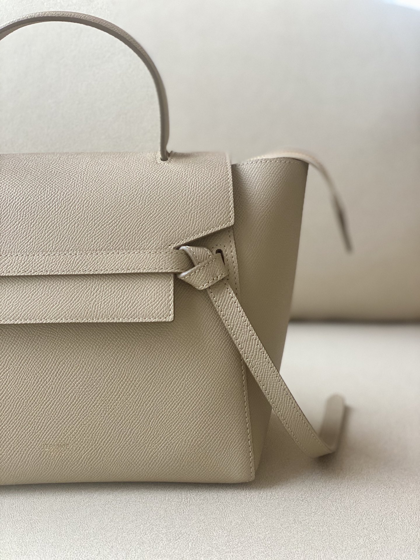 𝐂𝐞𝐥𝐢𝐧𝐞 BELT MICRO BAG in grained calfskin