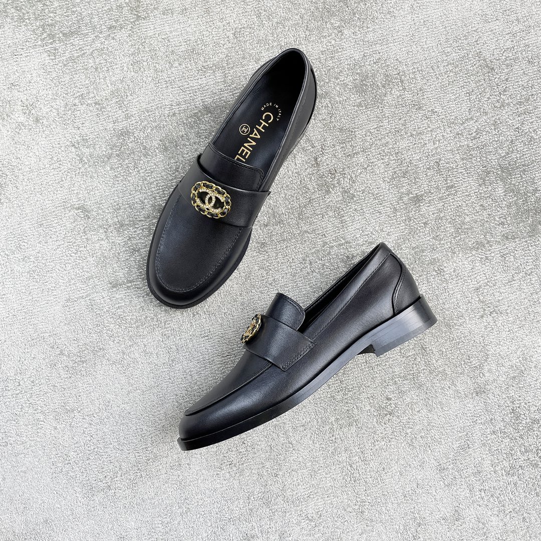 CHANEL Louboutins Simple small single shoes Lace-shaped round Logo leather outsole