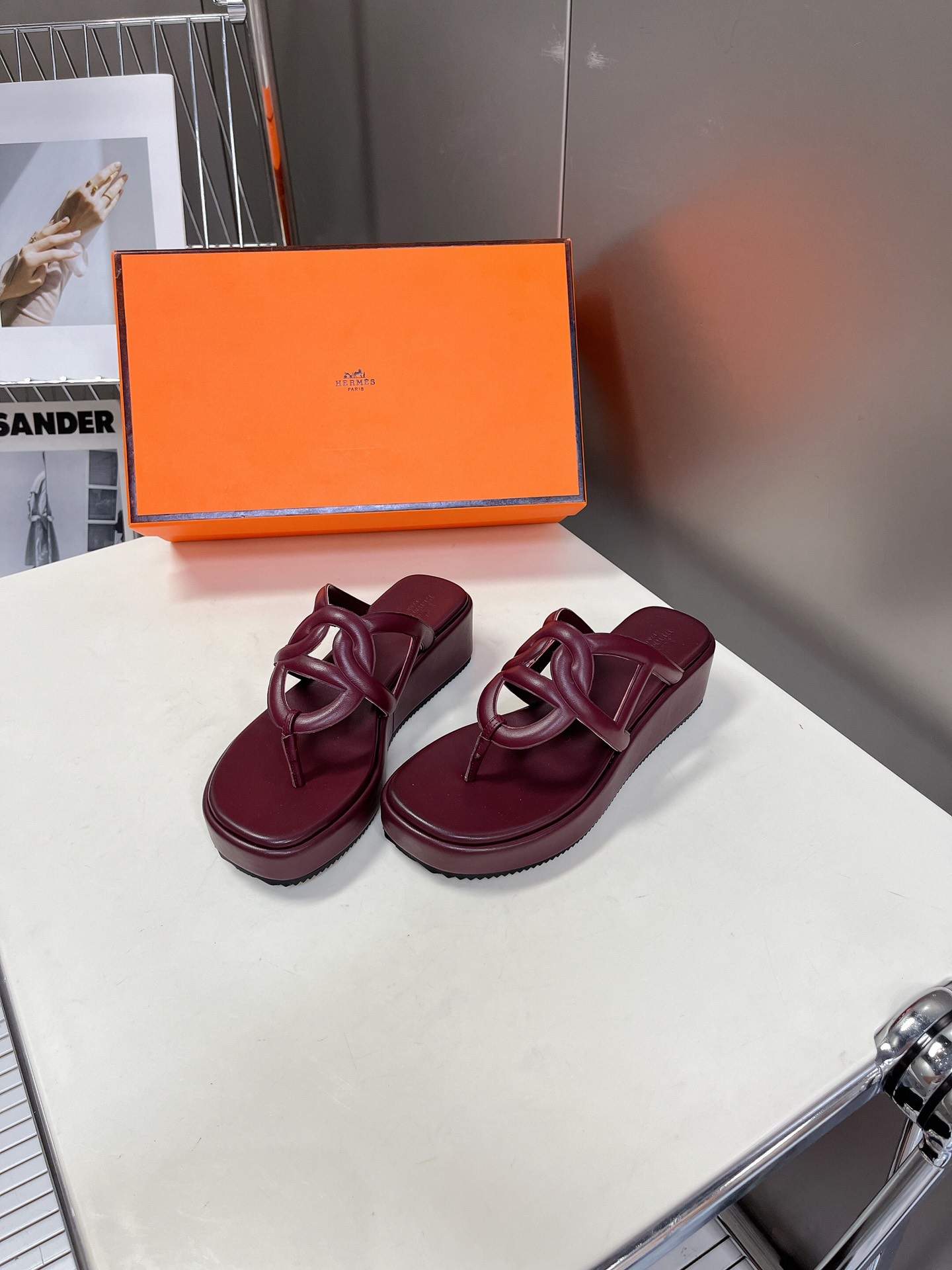 Hermes thick bottom H drag