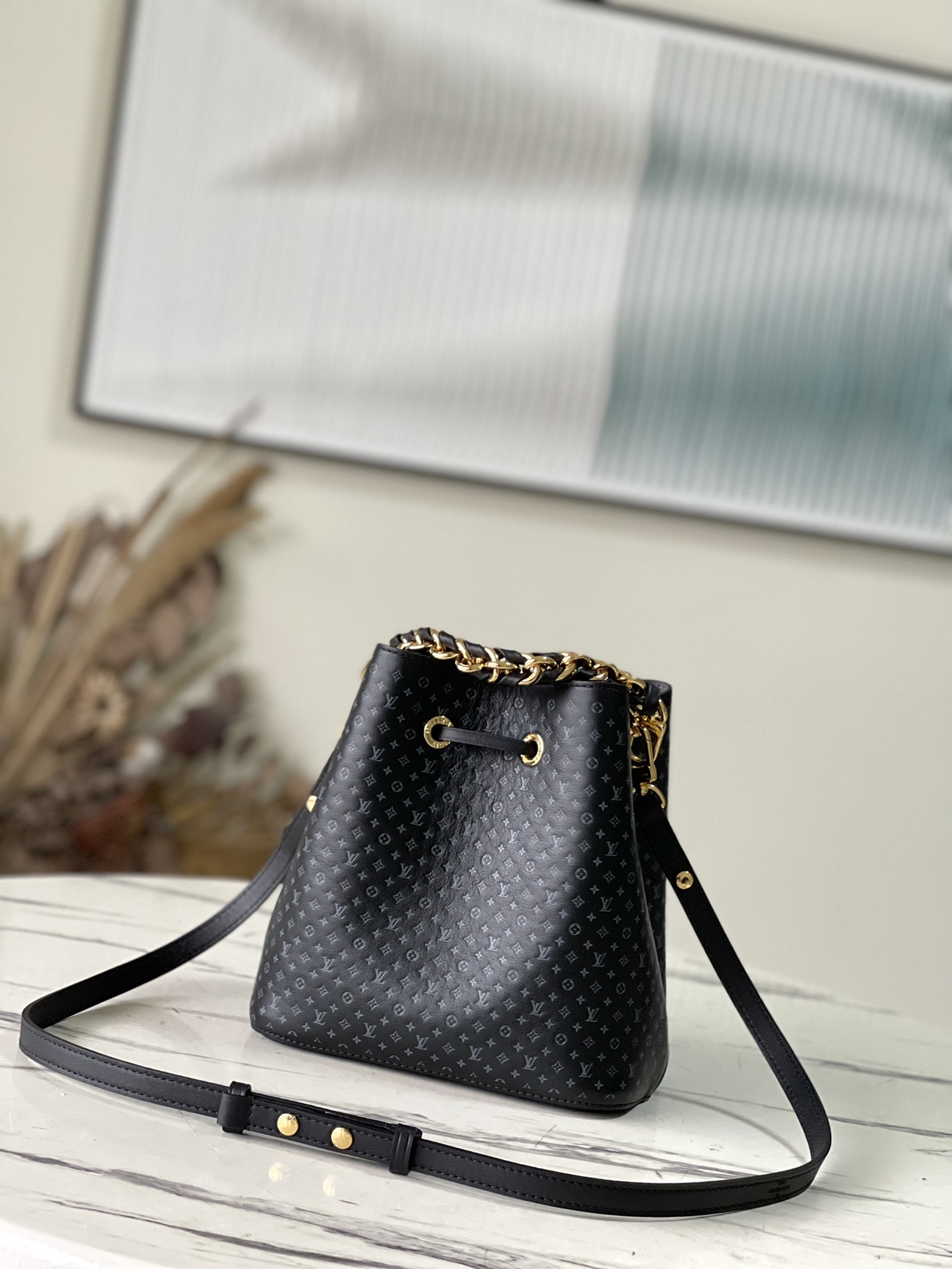 𝐋𝐎𝐔𝐈𝐒 𝐕𝐔𝐈𝐓𝐓𝐎𝐍     M22598