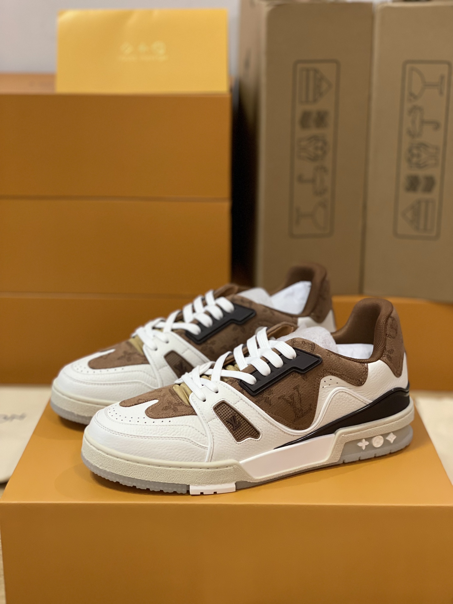 Louis Vuitton couple models DIY buckle sneakers sneakers