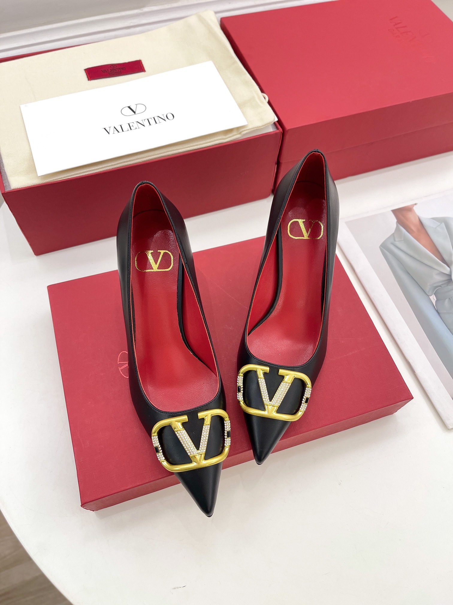 【Valentino】𝟐𝟎𝟐𝟏/𝐒𝐒 𝐧𝐞𝐰 Valentino 2022 spring and summer new large V diamond buckle high heels on the new