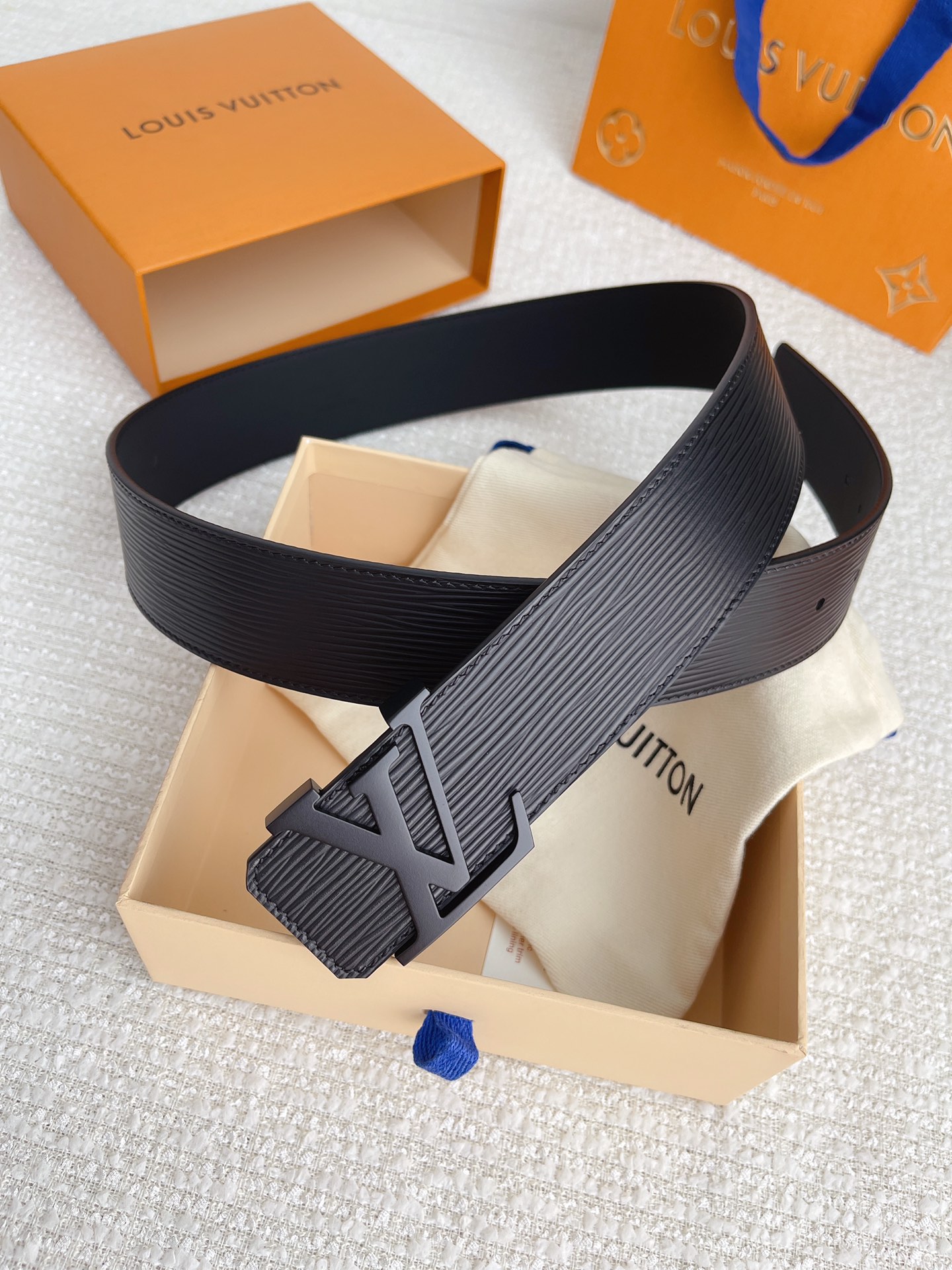 LOUIS VUITTO men's counter quality water ripple belt