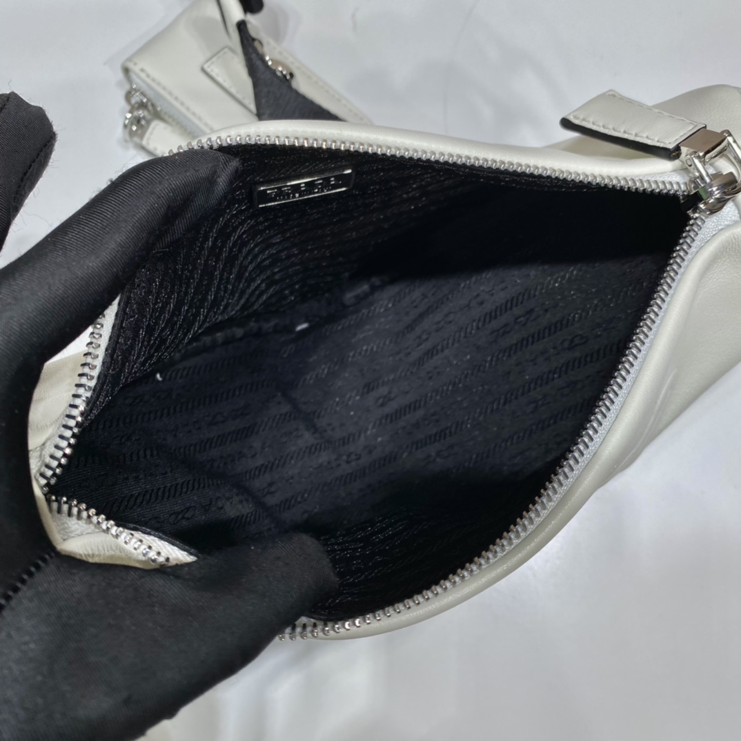 𝐏𝐑𝐀𝐃𝐀 Triangle Crossbody Bag 1BH190
