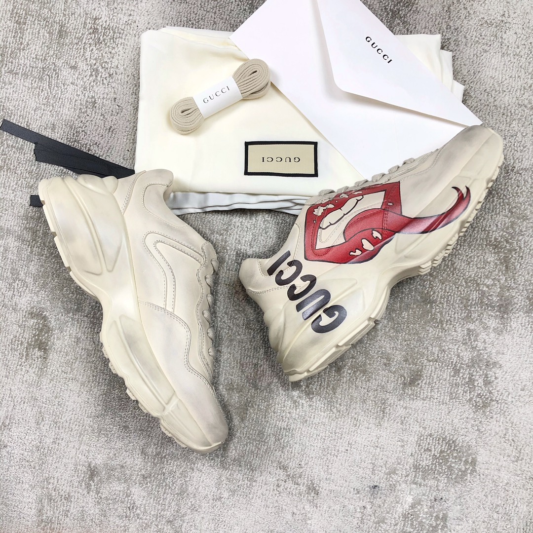 Gucci Pops This collection has a lot of flora and fauna elements Original material