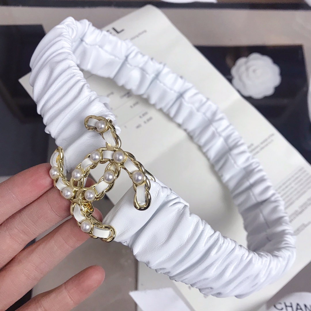 𝗖𝗛𝗔𝗡𝗘𝗟 Classic pearl lambskin elasticated waistband