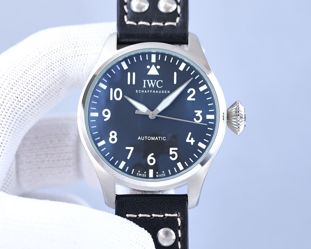IWC- Presented in a purer design Built-in automatic mechanical movement