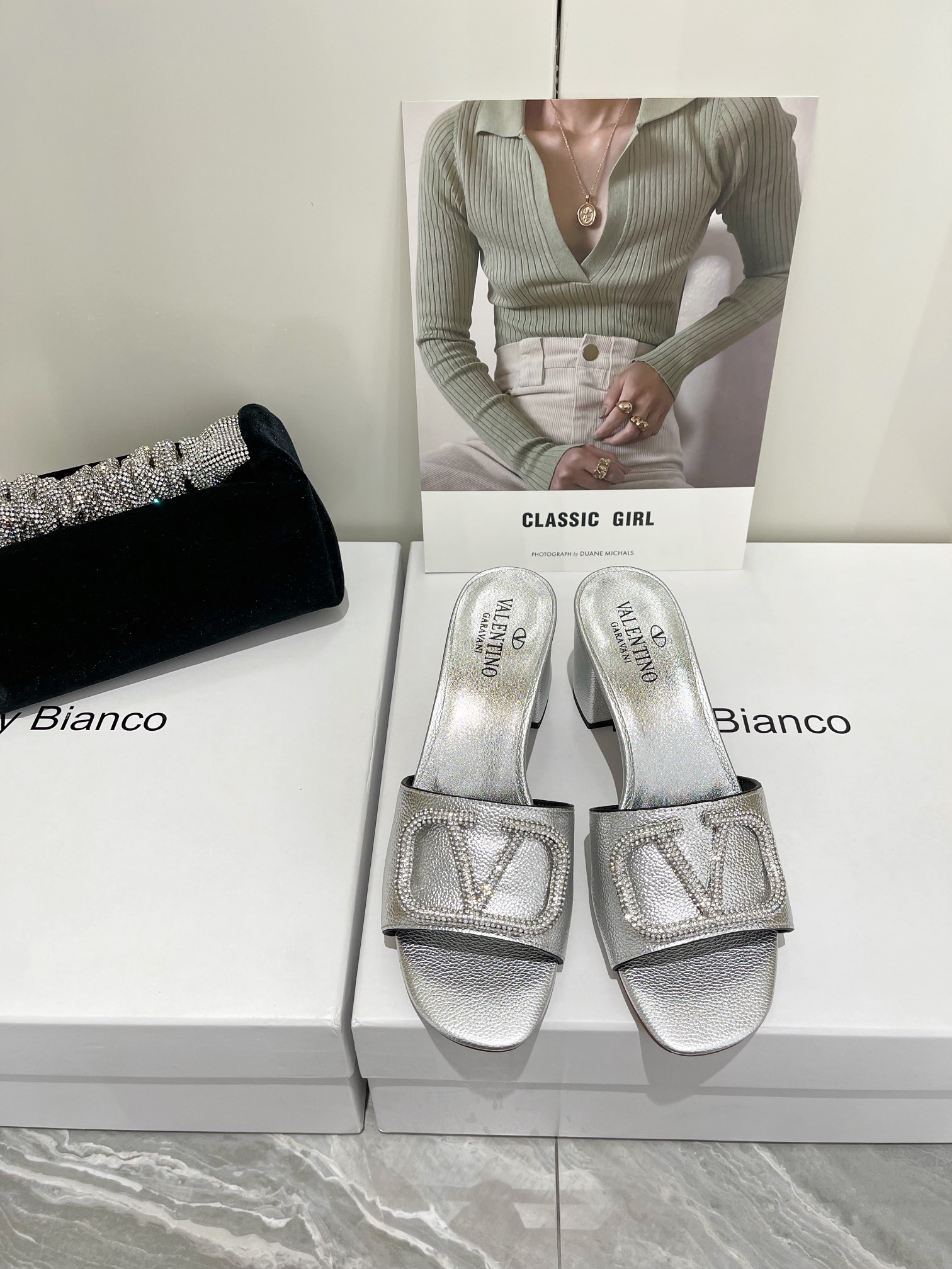 【Valentino】𝟐𝟎𝟐𝟏/𝐒𝐒 𝐧𝐞𝐰  Valentino 2022 / fw spring and summer new women's slippers