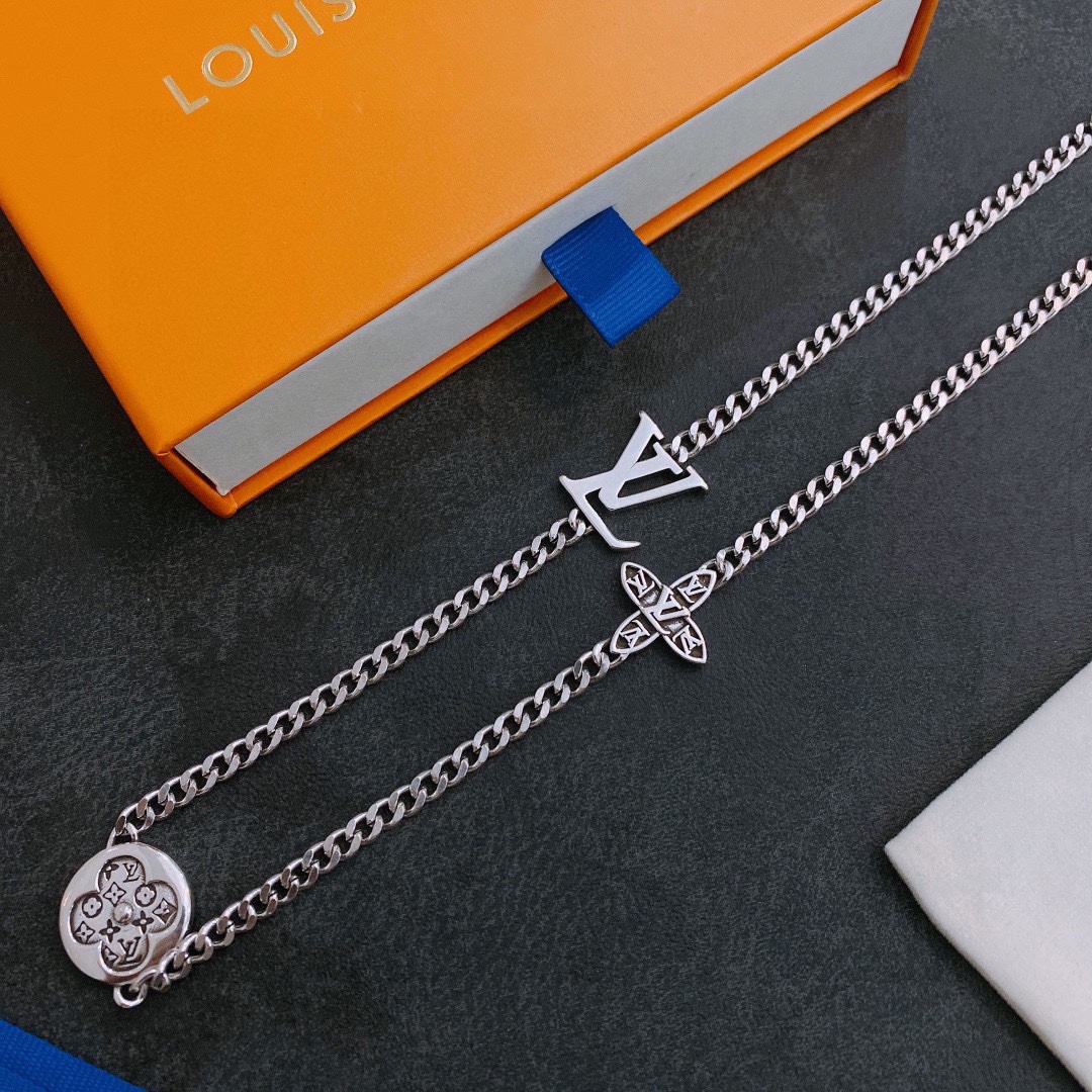 Louis Vuitton vintage silver necklace, couple's version, chain length 60 cm, changeable