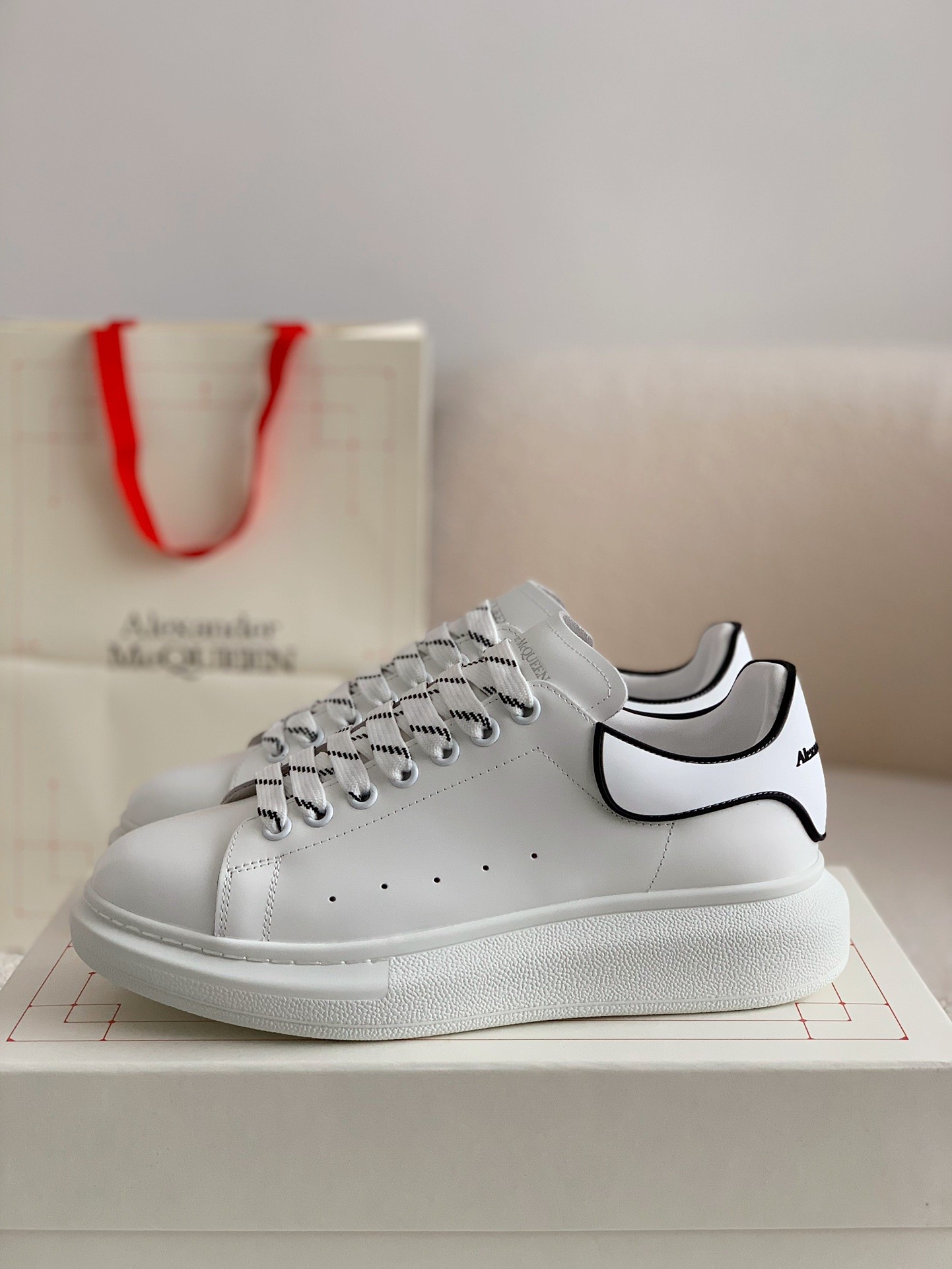 Alexander McQueen MQ white film tail Sneakers
