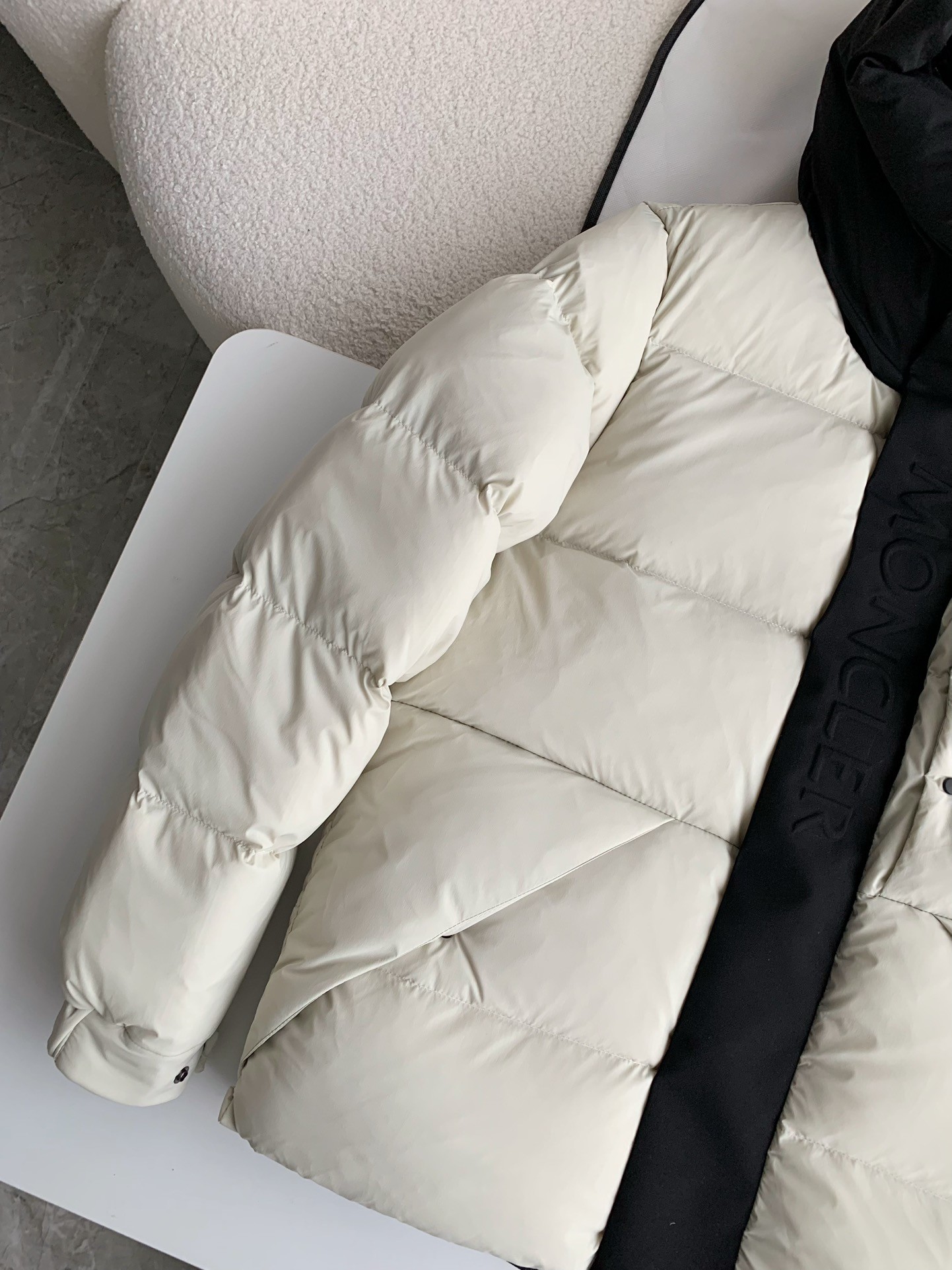 Moncler Montbeliard down jacket