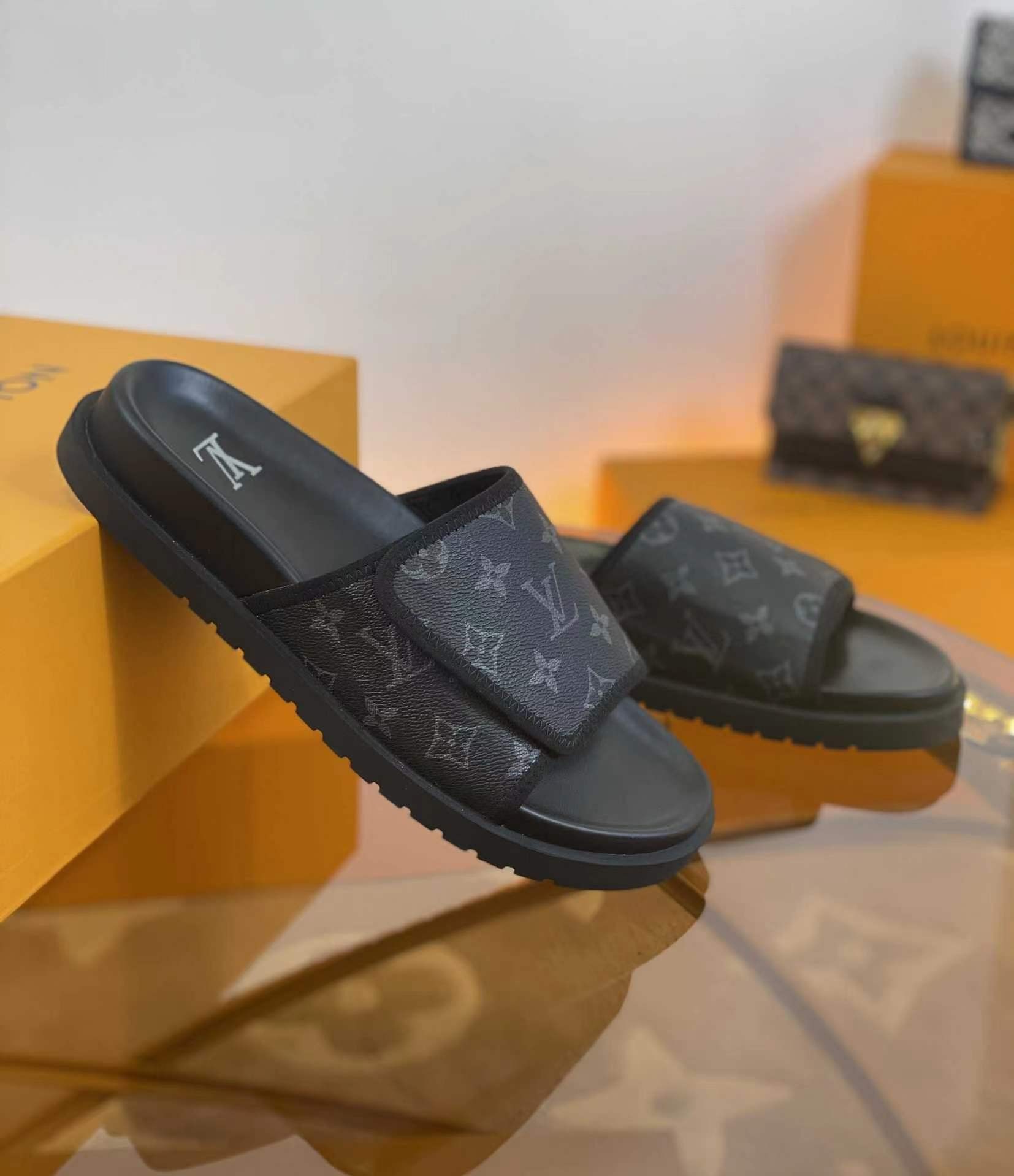 LOUIS VUITTON WOMEN'S SLIPPERS