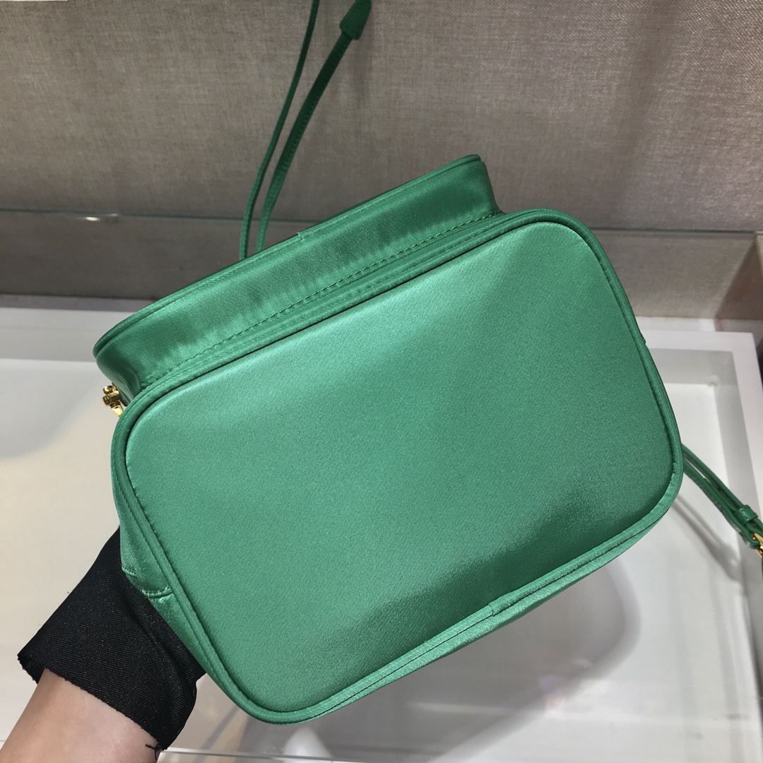 𝐏𝐑𝐀𝐃𝐀 Classic model 1BH038