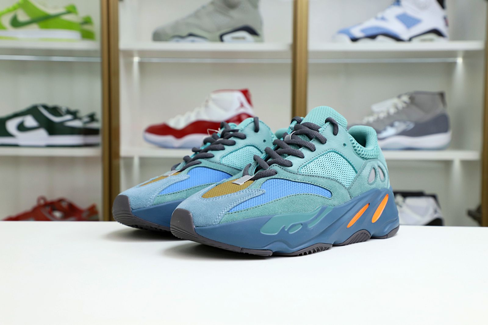 Yeezy boost 700 Faded