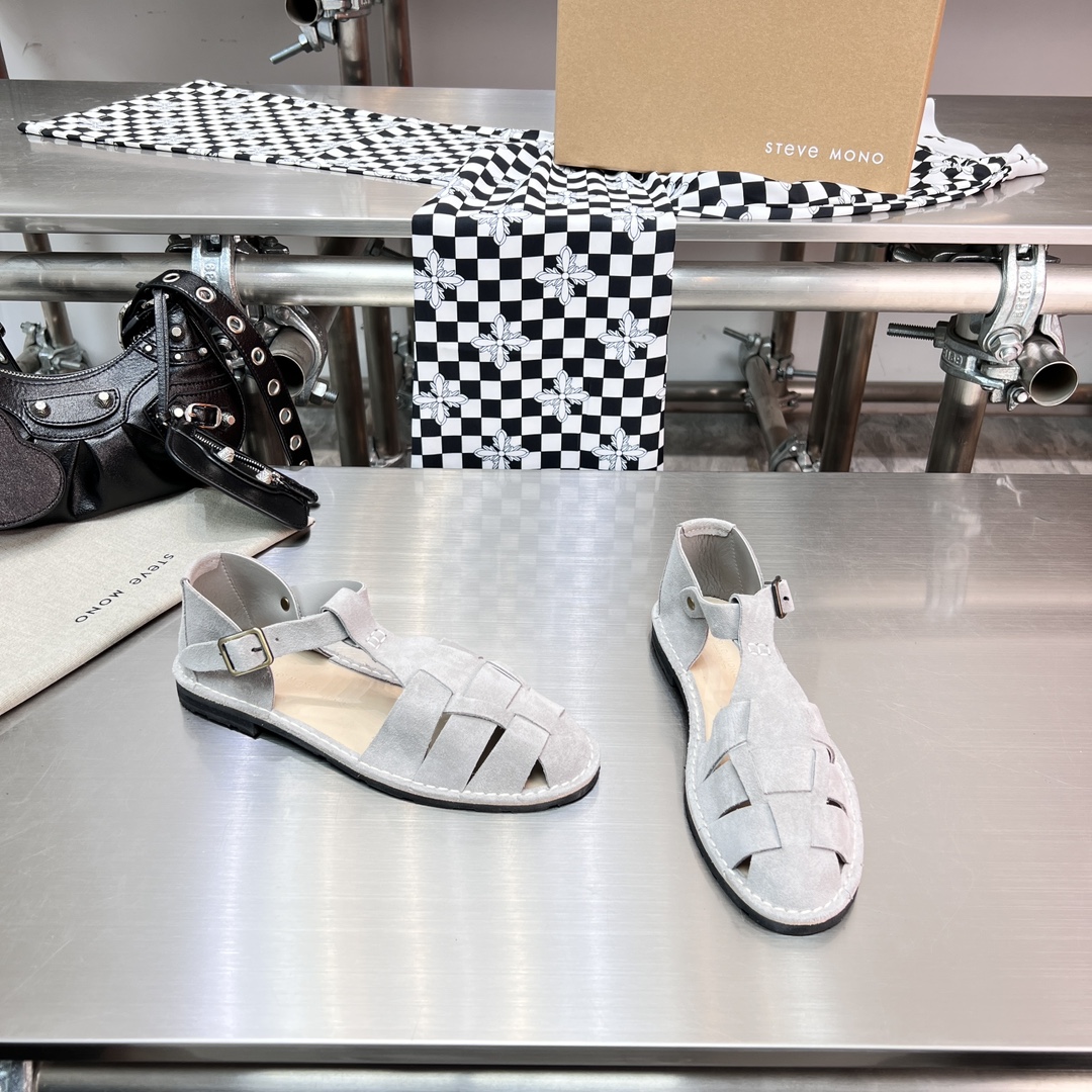 𝐒𝐭𝐞𝐯𝐞 𝐌𝐨𝐧𝐨｜𝟐𝟎𝟐𝟑𝐒𝐒/𝐧𝐞𝐰 A pair of fully handmade sandals using Goodyear practices