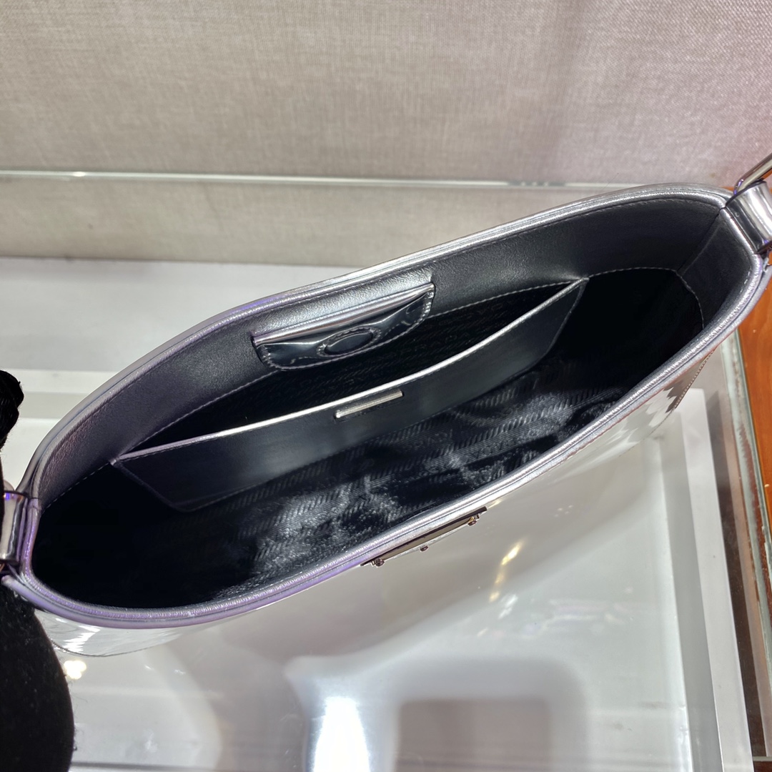 𝐏𝐑𝐀𝐃𝐀  Large Double Shoulder Strap Underarm Bag