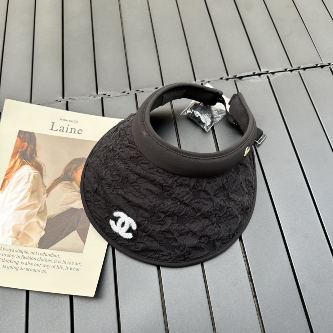 CHANEL empty top hat