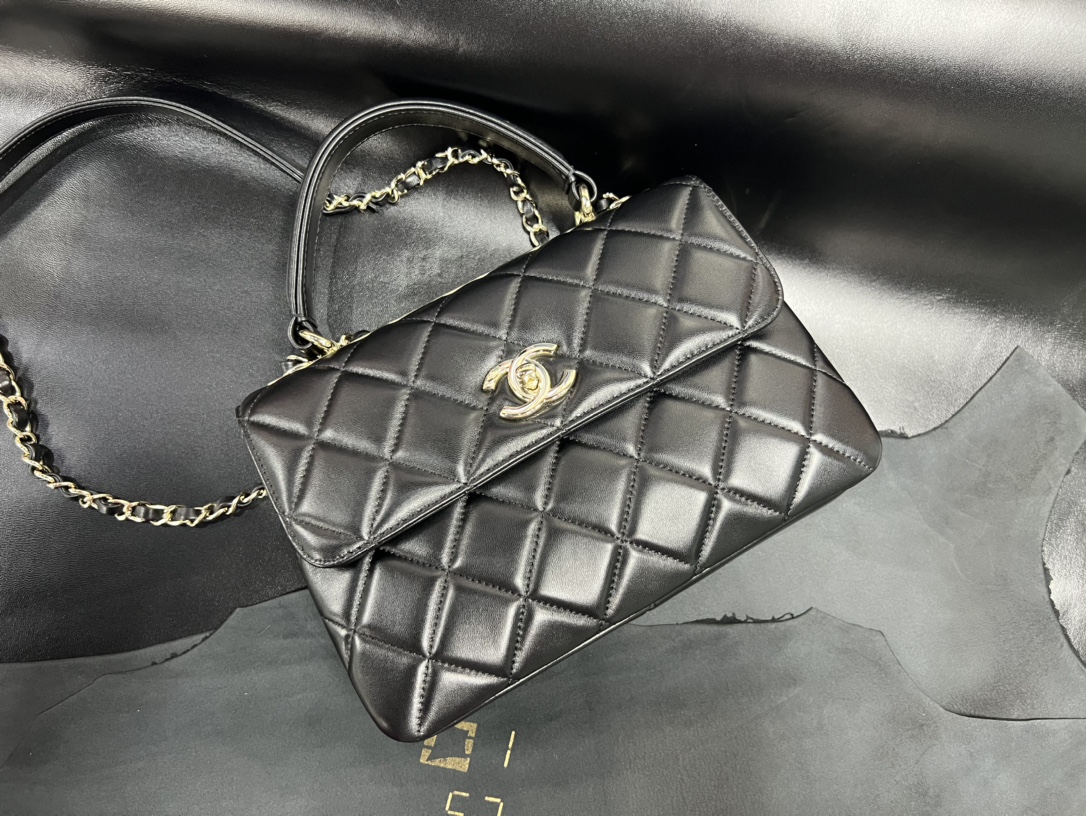 Chanel Trendy cc mouth flap bag V grid black gold genuine leather