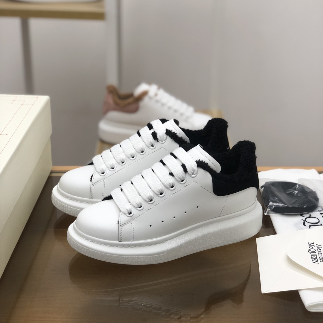 Alexander McQueen MQ Black velvet Lining Sneakers