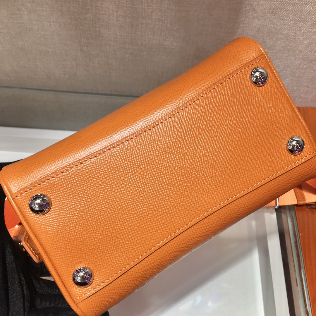 𝐏𝐑𝐀𝐃𝐀 Boston 1BA846