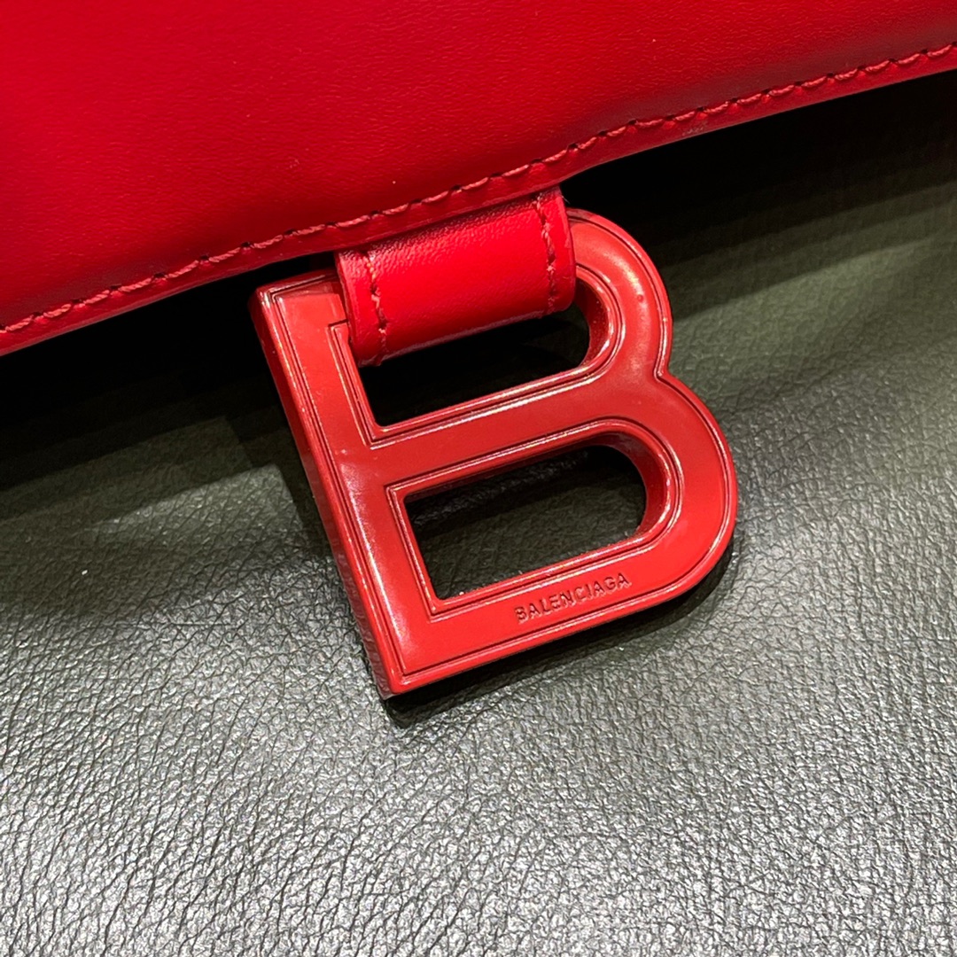 BALENCIAGA 𝐇𝐨𝐮𝐫𝐠𝐥𝐚𝐬𝐬 𝐒 The hourglass bag of the fashion world