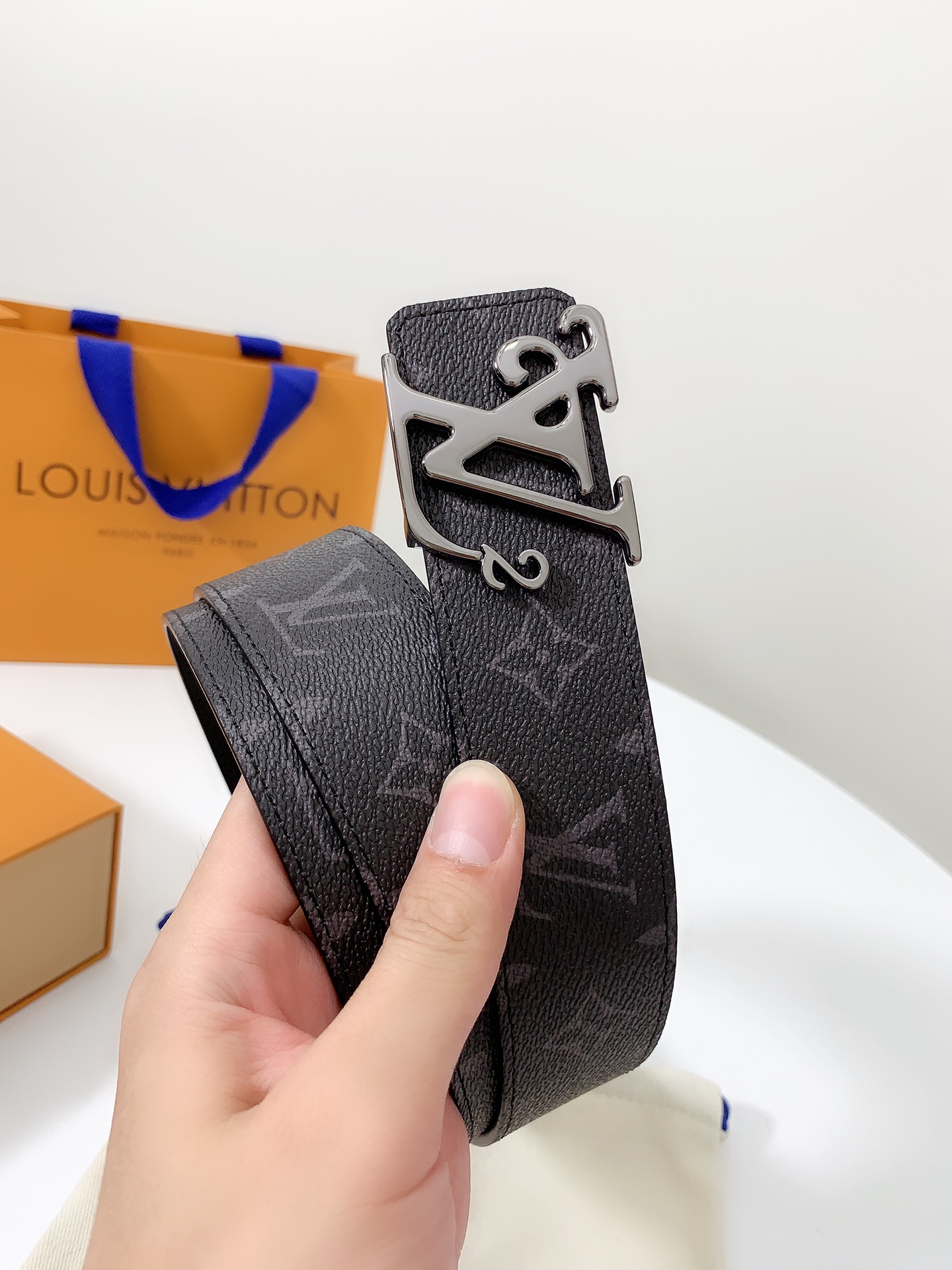 LOUIS VUITTO classic waterproof fabric with original calfskin