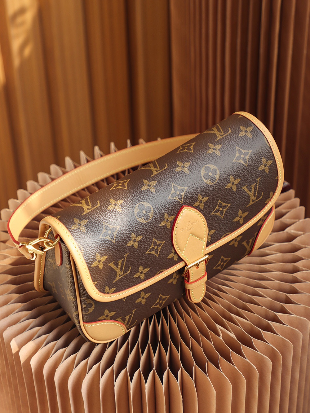 Louis Vuitton 𝐃𝐈𝐀𝐍𝐄 explosion series baguette bag #M45985#