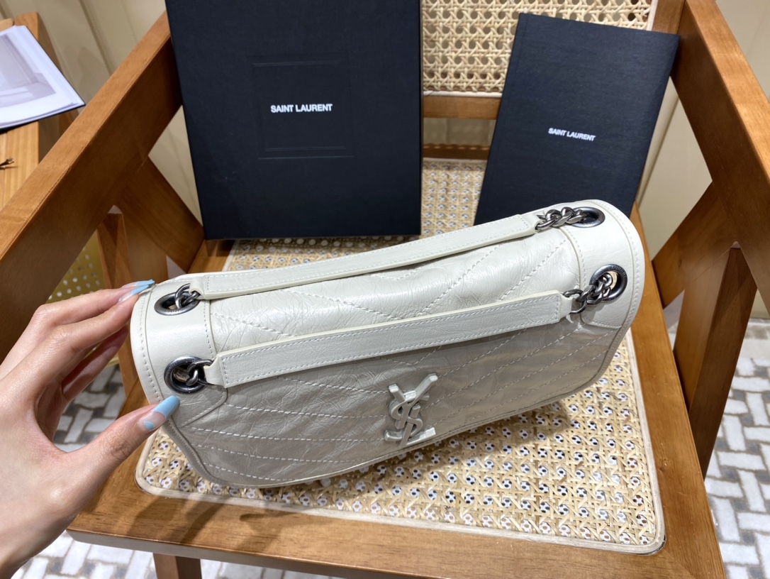 SAINT LAURENT  𝐍𝐢𝐤𝐢 28𝐜𝐦 #633158