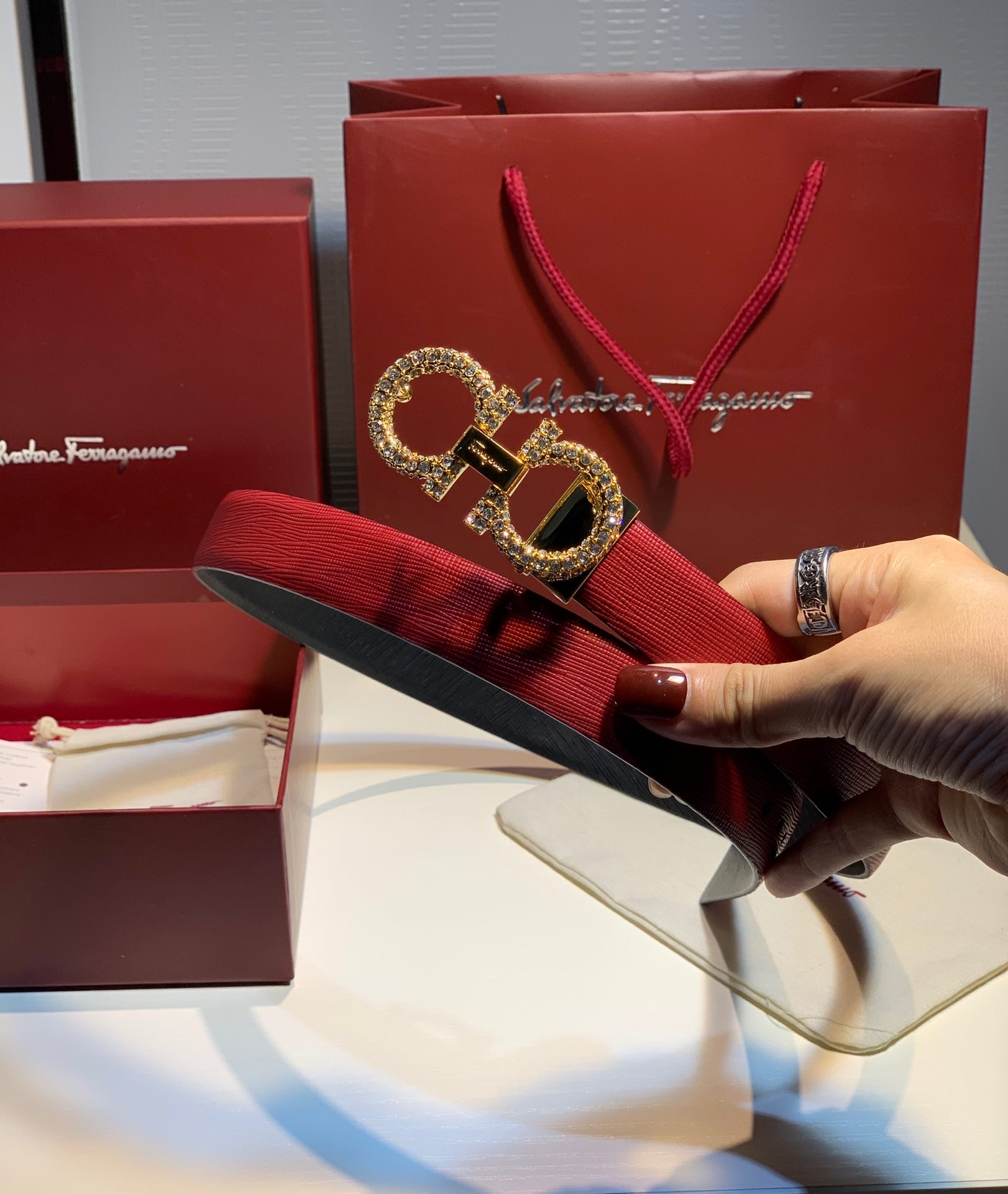 FERRAGAMO twist style