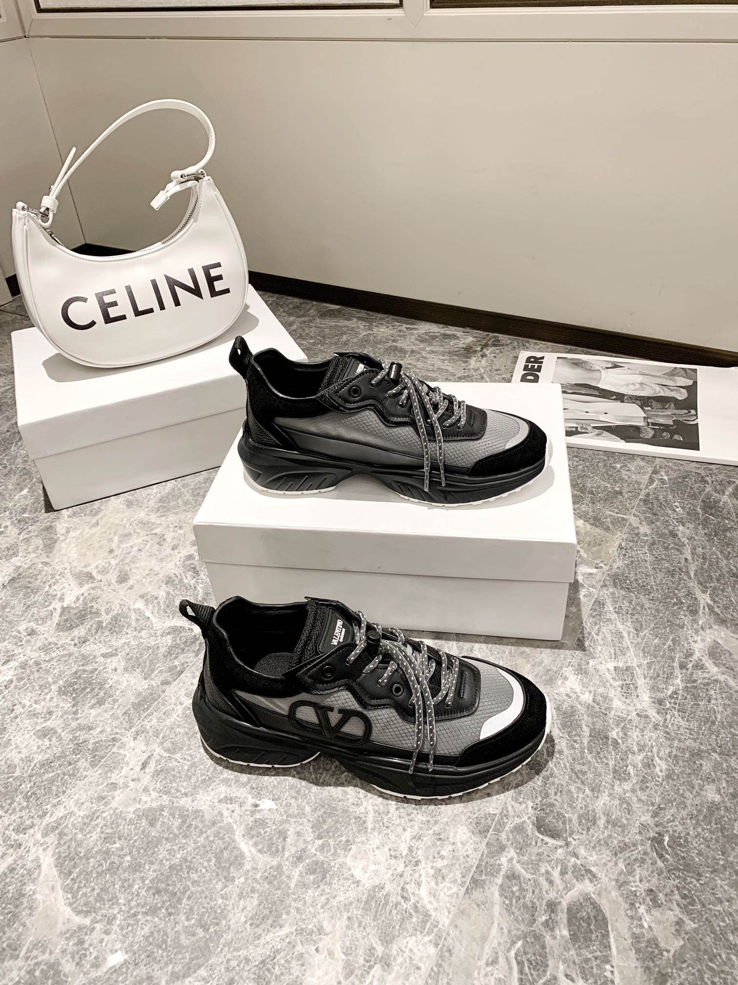 【Valentino】𝟐𝟎𝟐𝟏/𝐒𝐒 𝐧𝐞𝐰 Valentino 2022 ss spring-summer collection of new old man shoes