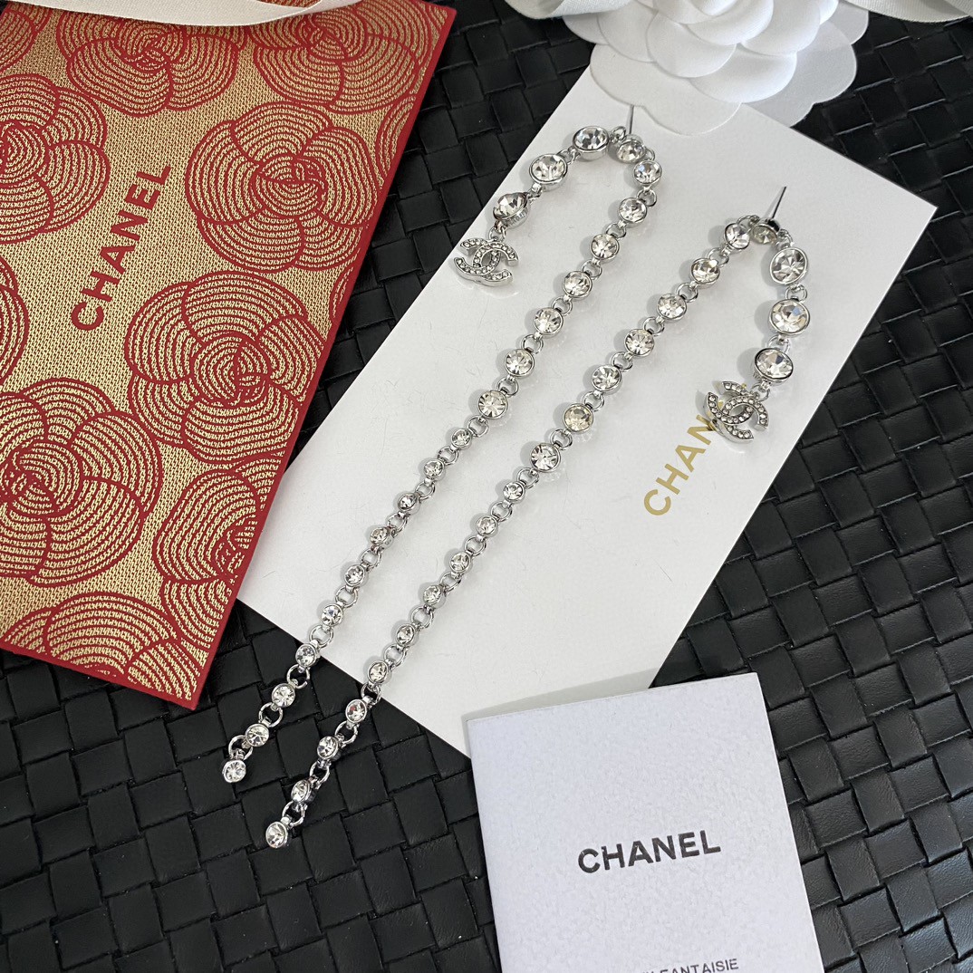 CHANEL🇫🇷Xiaoxiang's latest style🆕🆕Silver round diamond long earrings