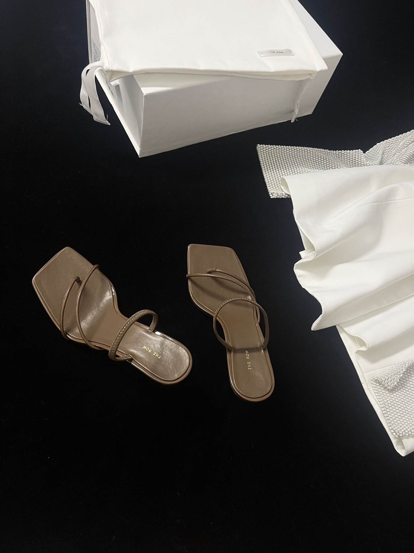𝐓𝐡𝐞 𝐫𝐨𝐰 ｜𝟐𝟎𝟐𝟑/𝐒𝐒 𝐧𝐞𝐰 Minimalist sandals