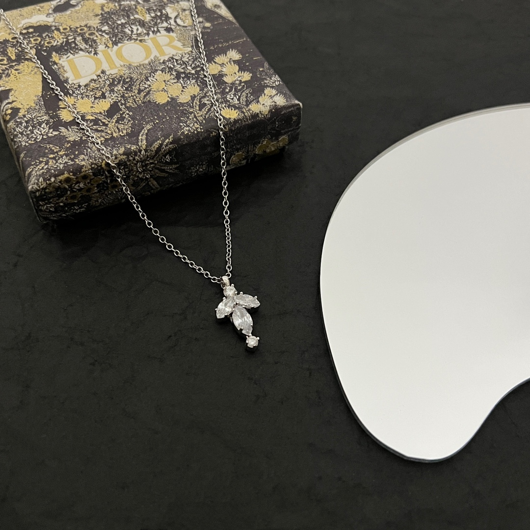Dior necklace