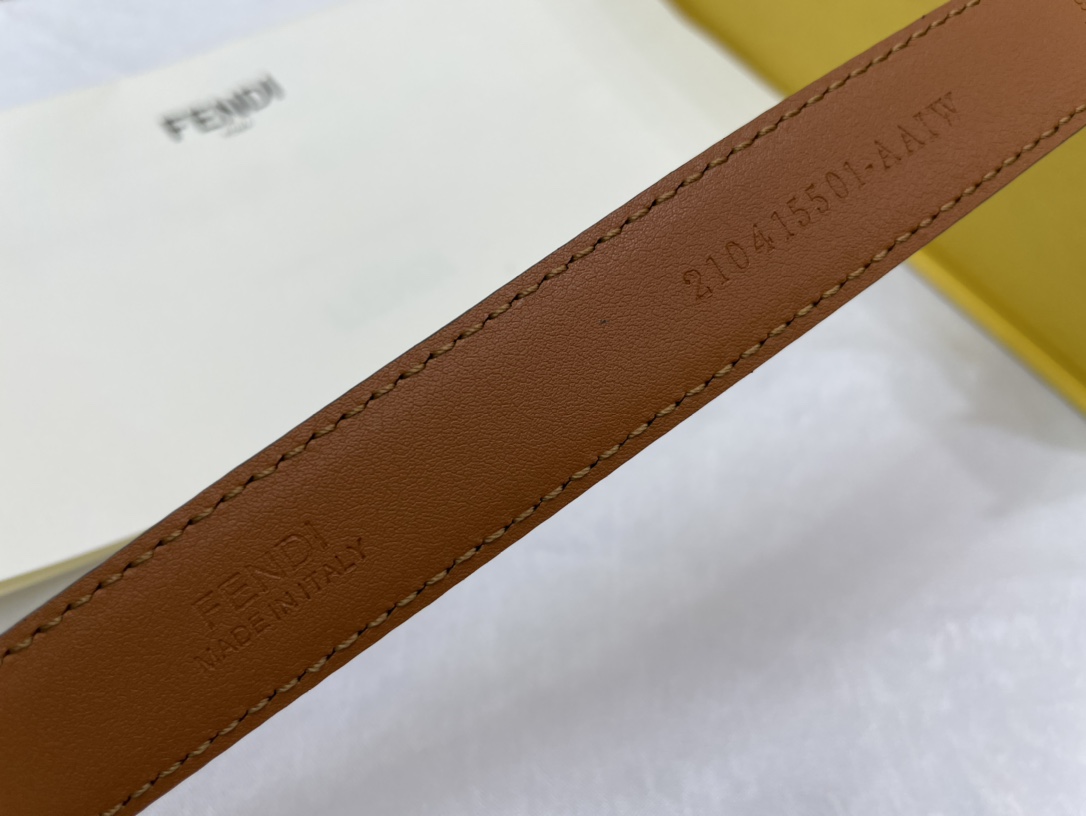 FENDI new 🌿 narrow belt with loops