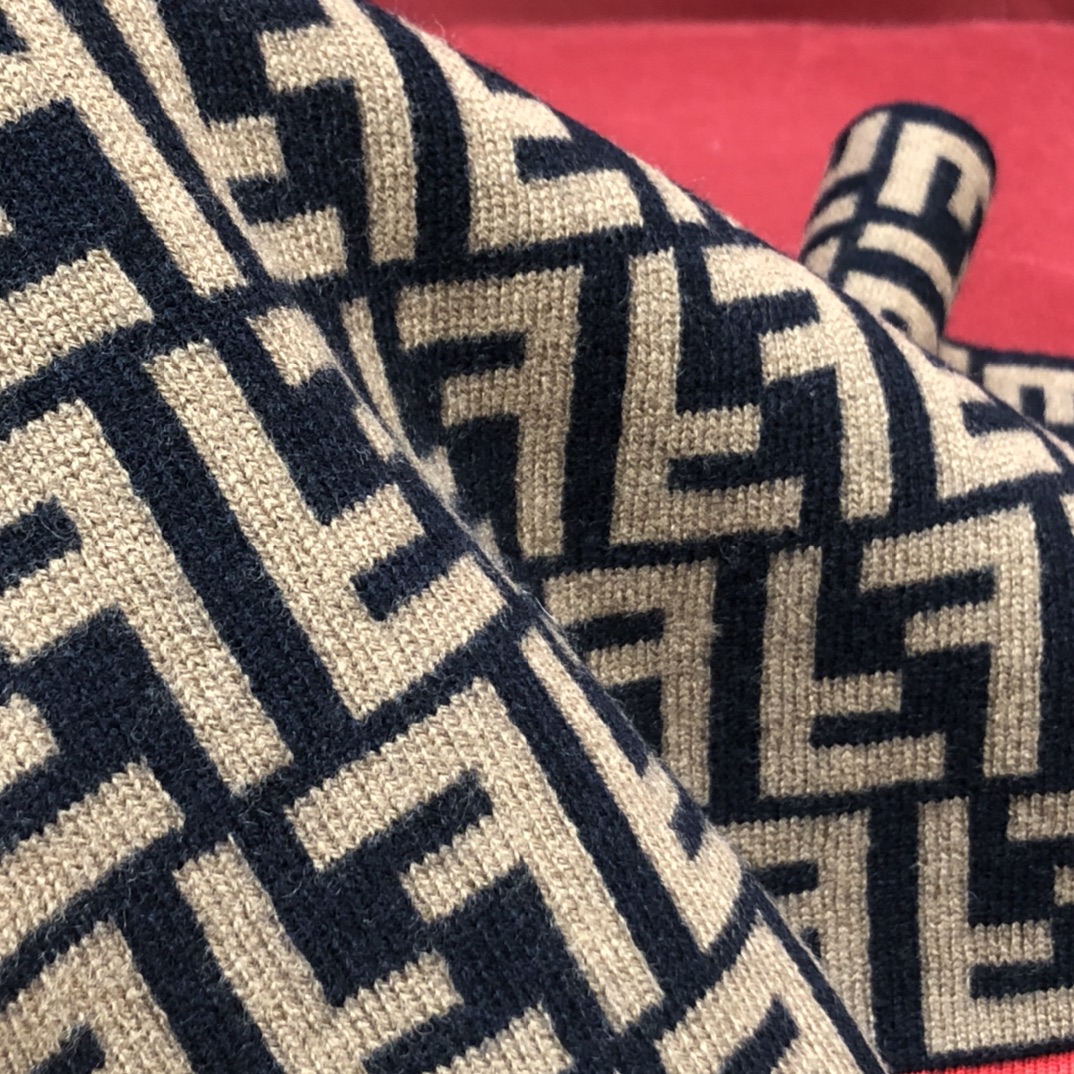 𝐅𝐞𝐧𝐝𝐢 FF elements 66% wool and 29% cashmere