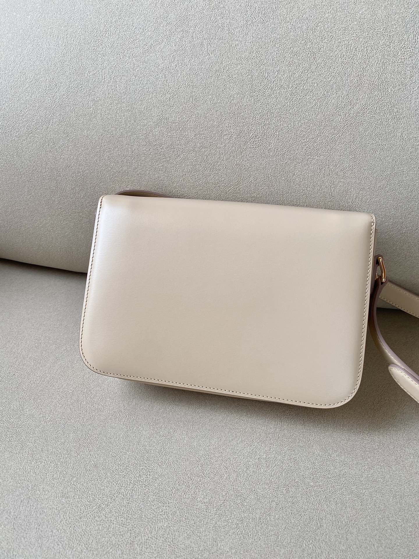 𝐂𝐞𝐥𝐢𝐧𝐞 Triomphe Medium 22.5cm