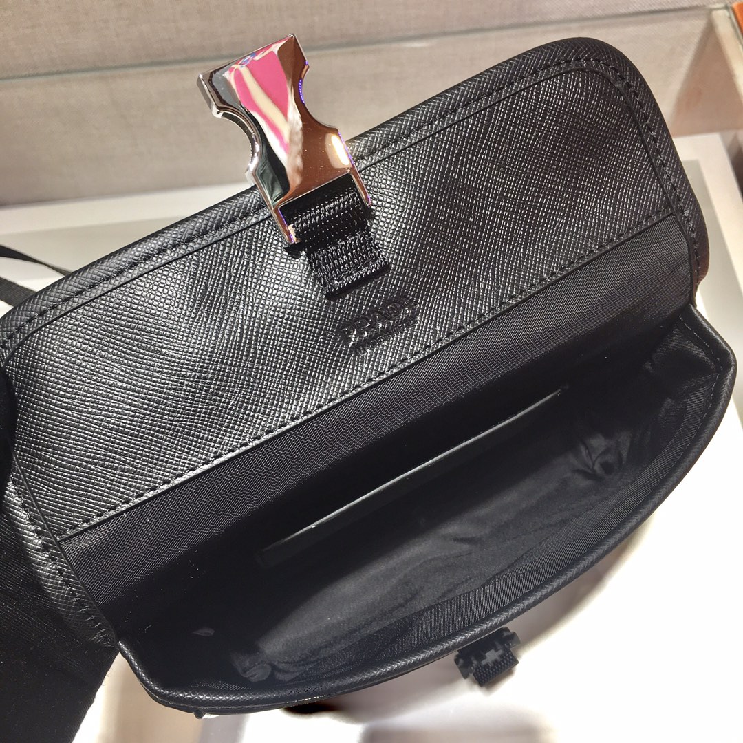 𝐏𝐑𝐀𝐃𝐀𝐀 Mini shape messenger bag
