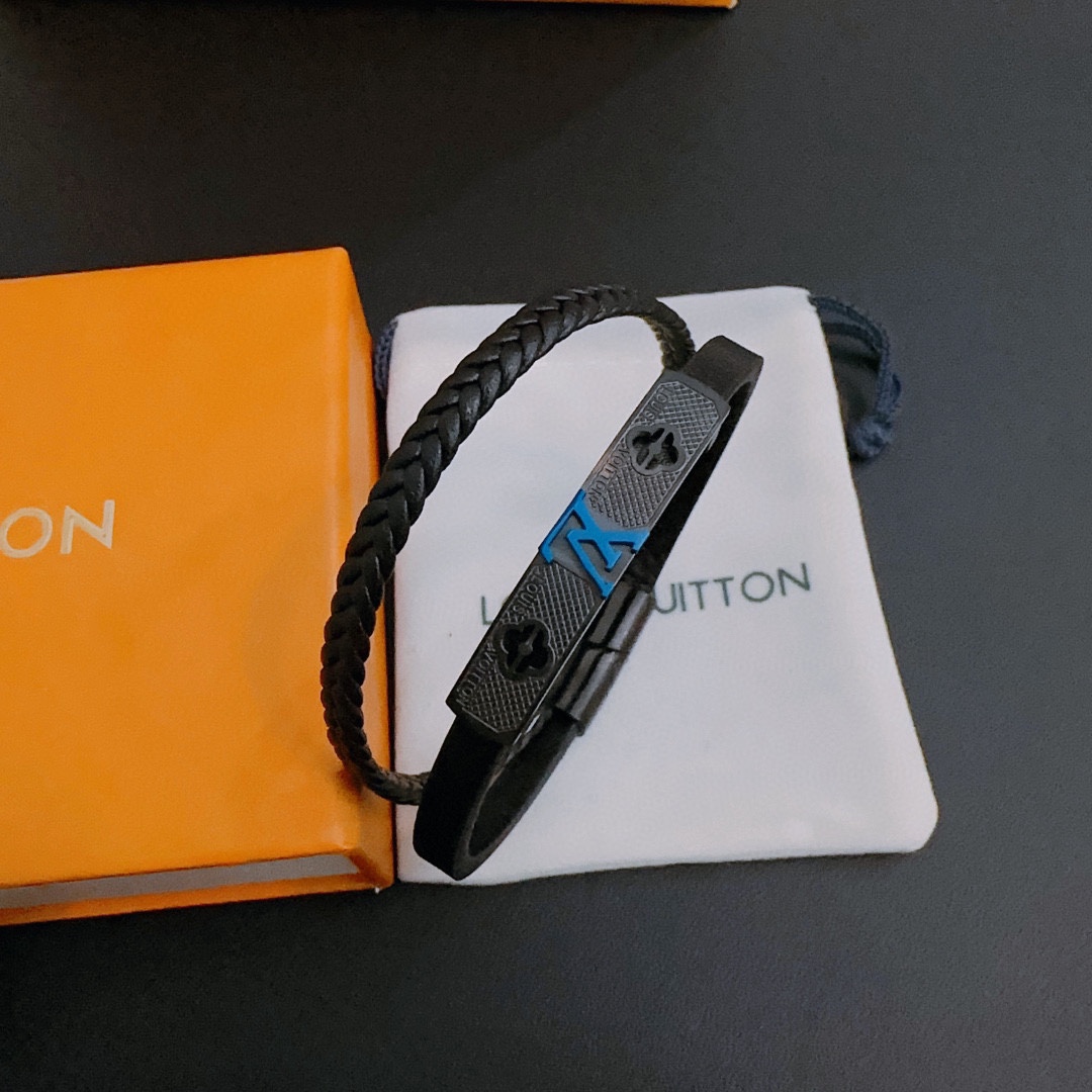 Louis Vuitton cowhide bracelet 🇷🇼 Couple's version