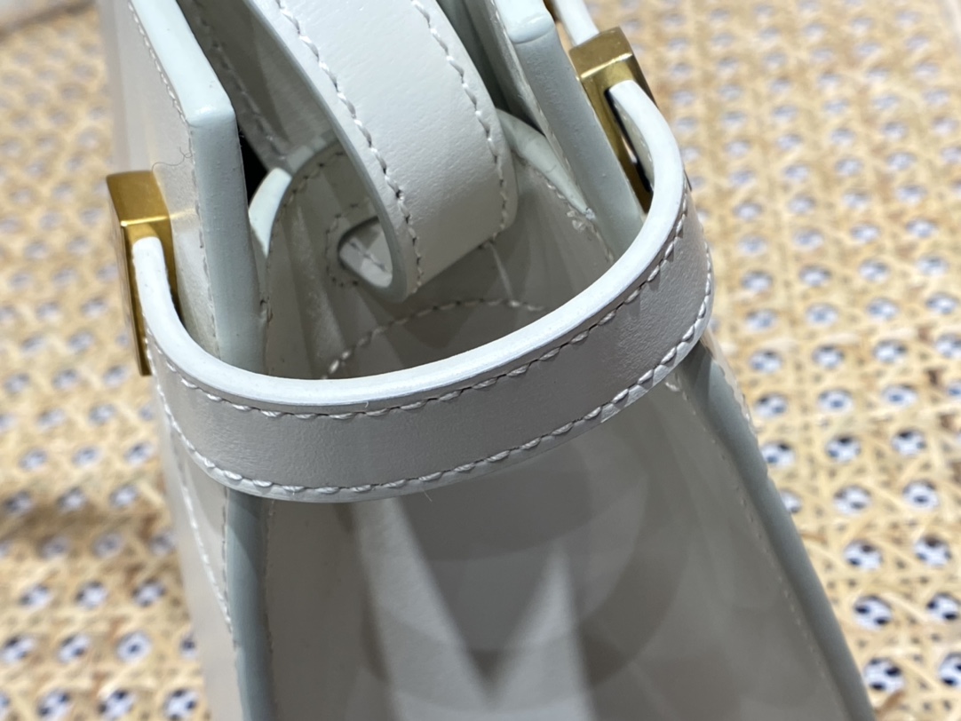 SAINT LAURENT 𝑴𝑨𝑵𝑯𝑨𝑻𝑻𝑨𝑵 𝑵𝑨𝑵𝑶#593741